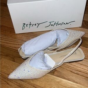 NWT: Bridal Betsey Johnson Vance Mule Pearl; Women’s Size 11